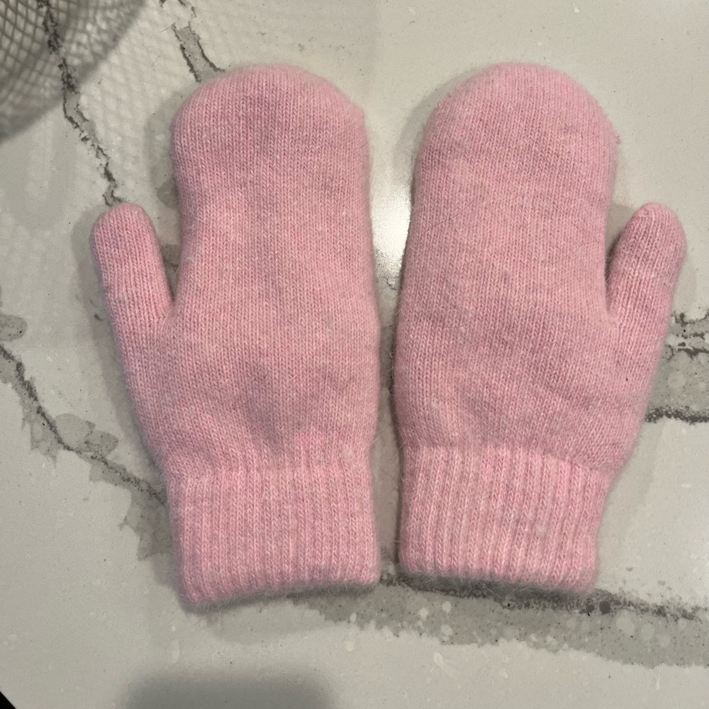 Cherry Mittens - Picture 2 of 2